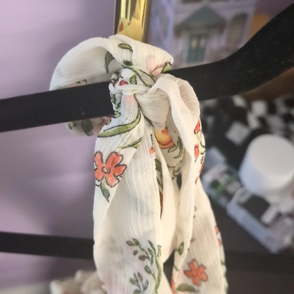 Floral Dress with Pink and Cream Accents - Picture 4 of 6
